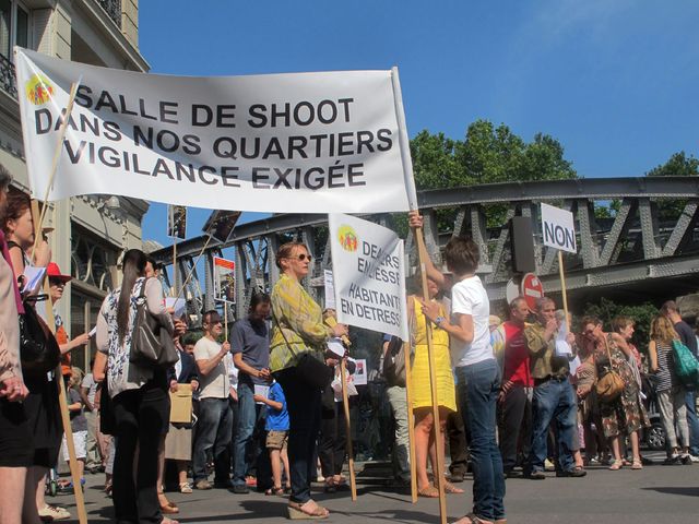 Manifestation contre l'installation d'une salle de shoot Boulevard de la Chapelle