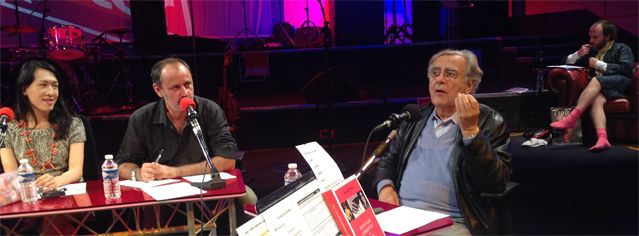 Bernard Pivot en toute décontraction lors de l'émission