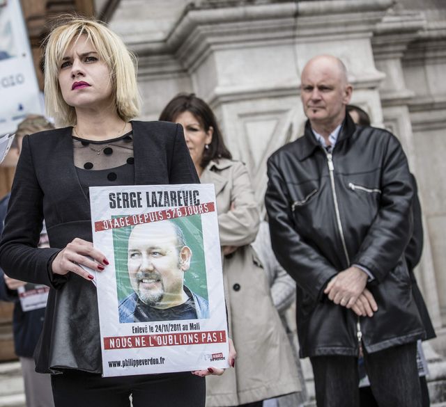 Rassemblement en soutien à Serge Lazarevic en présence de sa fille
