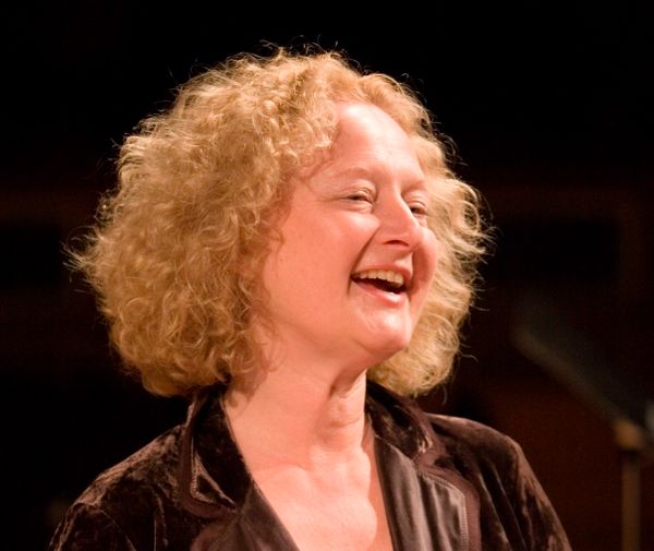 Anne Azéma, directrice musicale de la Boston Camerata