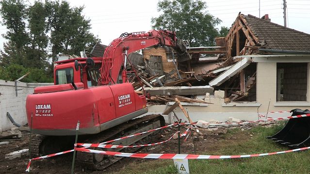 La maison en cours de démolition