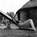 Stacy et le petit garçon inconnu, Harare, Zimbabwe@Katharine COOPER