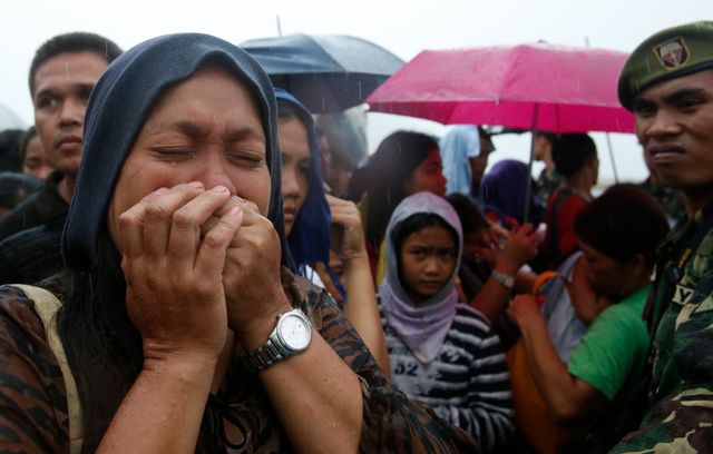 Tacloban, cette femme supplie pour qu'on l'évacue