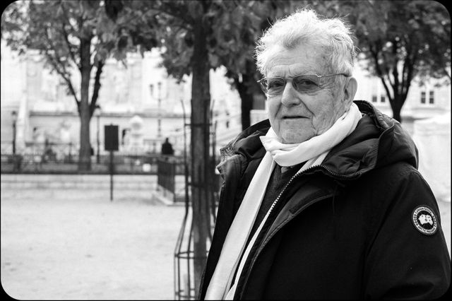 José Artur sur la place Dauphine