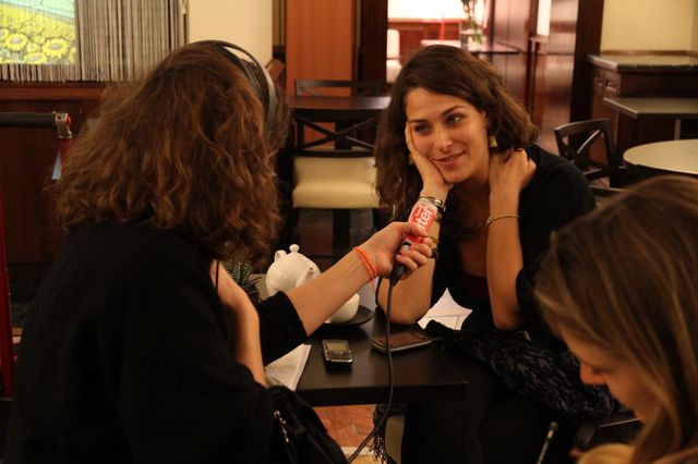 Sofia dans le café des parlementaires
