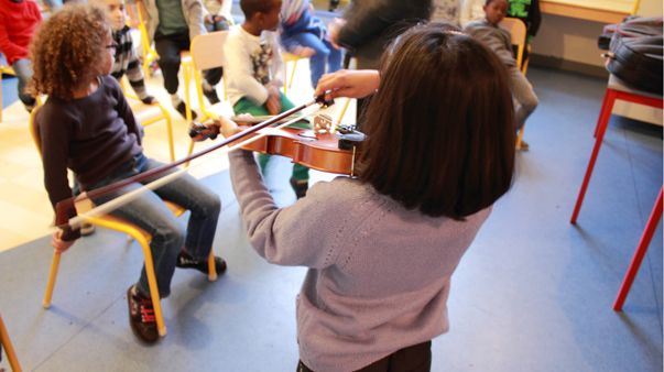 67 élèves de l'école primaire du Gros Caillou pourront apprendre un instrument tout au long de l'année. (© V. Tribot Laspière/France Musique)