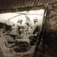 Poilus dans les tranchées pendant la guerre de 14-18