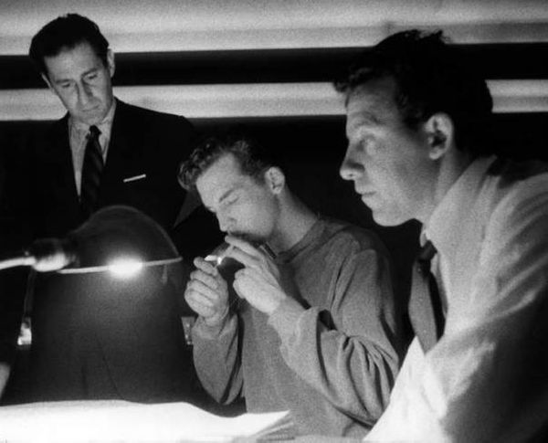 Une pause pendant les sessions de The Saint of Bleecker Street... de gauche à droite, Gian Carlo Menotti, Thomas Schippers et le ténor David Poleri