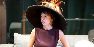 Valérie Bonneton avec le chapeau "Volcan"