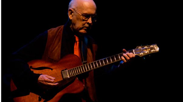Le guitariste Jim Hall s'est éteint dans son sommeil à New York. Il avait 83 ans. (© Paul Slaughter /Retna Ltd./Corbis)