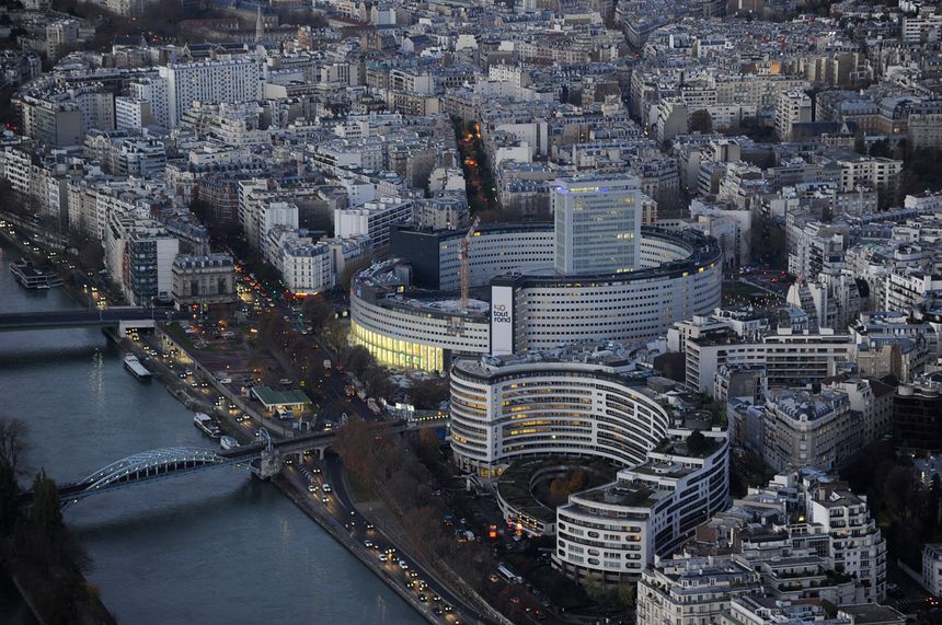 La maison de Radio France vue du haut de la Tour Eiffel