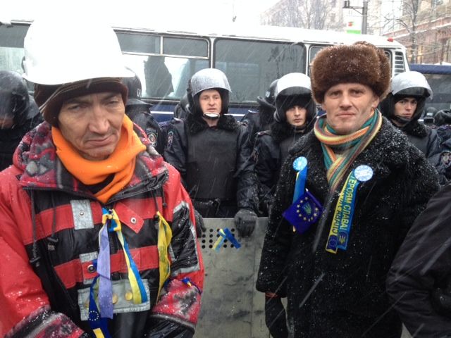 Les manifestants repoussés par la police à Kiev