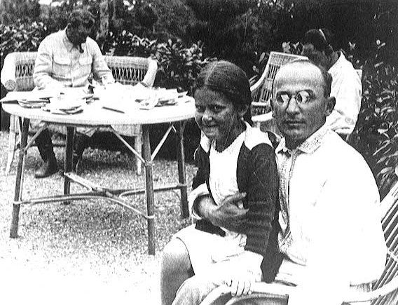 Lavrenti Beria avec Staline et la fille de celui-ci, Svetlana