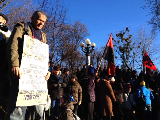 Manifestants devant le Parlement à Kiev
