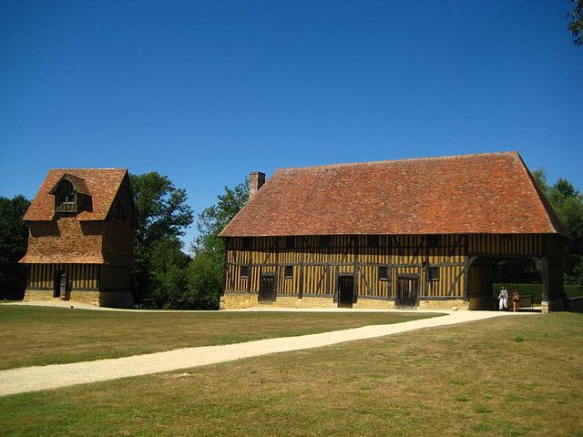 ferme et colombier du château de Crèvecoeur-en-Auge