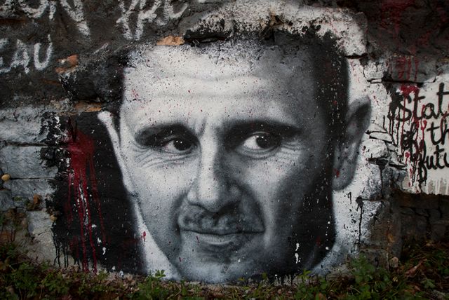 Graffiti de Bachar el Assad intitulé "Demeure du chaos" au musée d'art contemporain de Saint-Romain-au-Mont-d'Or