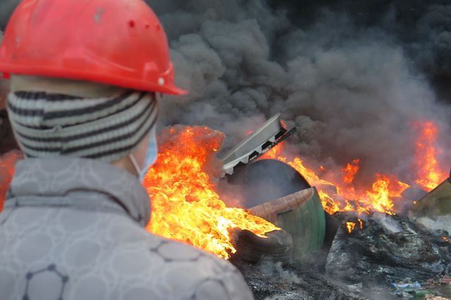 Manifestations à Kiev, dans la rue qui mène au parlement ukrainien