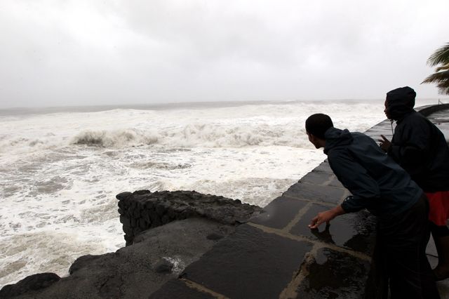 La Réunion attend le passage du cyclone Bejisa