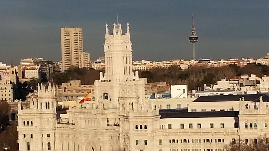Vue sur la mairie de Madrid et la Tour Telefónica de la terrasse du Círculo de las Bellas Arte, sur la Gran Vía