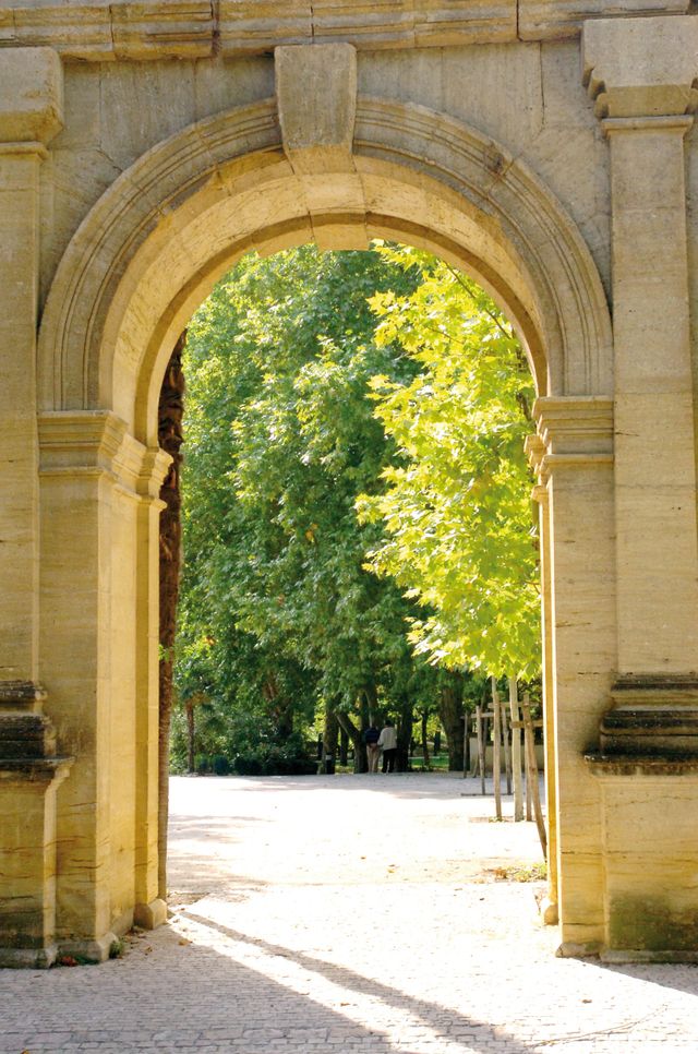 Allègre-les-Fumades (Gard) - Porte romaine