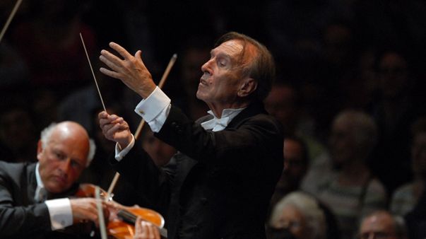Claudio Abbado dirigeant l'Orchestre du Festival de Lucerne (© Lebrecht Music & Arts/Corbis)