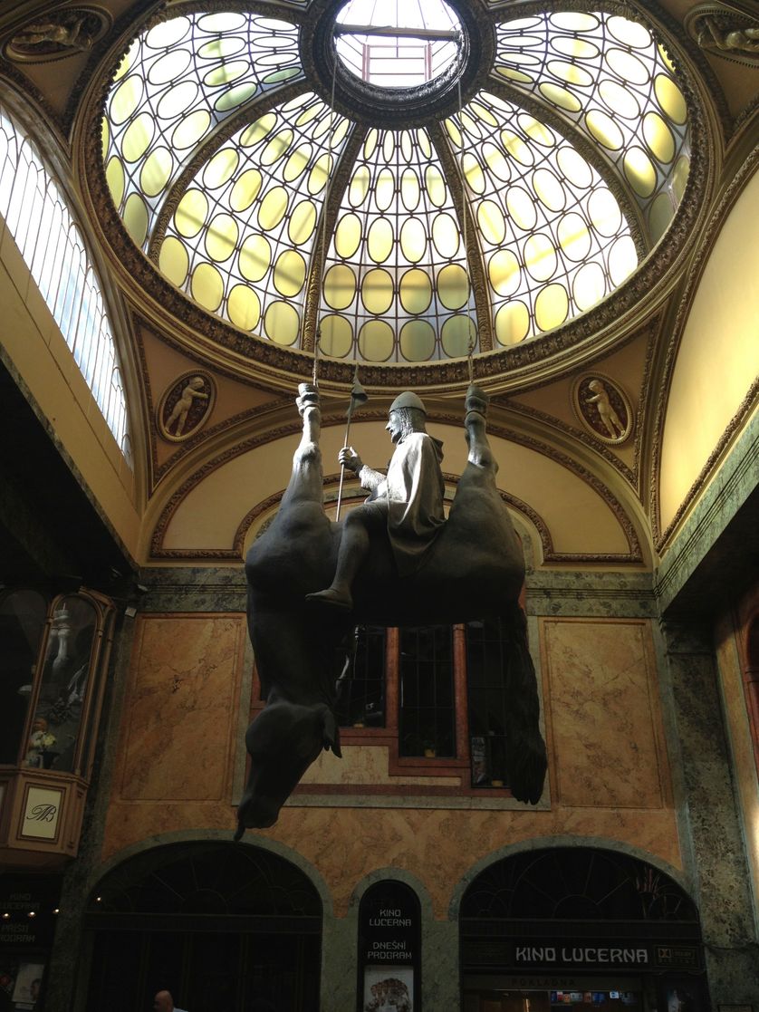 Oeuvre de David Cerny, passage lucerna, Prague