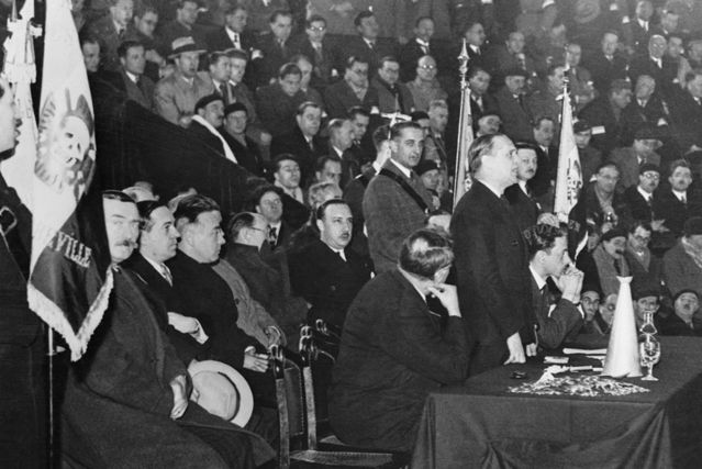 Le colonel de La Rocque lors d'un rassemblement des Croix de Feu 16 janvier 1935 à Amiens