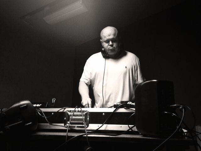 Teki Latex DJ