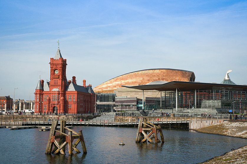 Cardiff Bay, le Pierhead Building et le Wales Millennium Centre