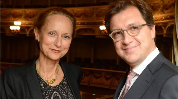 Sabine von Schorlemer, ministre de la culture du Land de Saxe et Serge Dorny lors de sa nomination à l'Opéra de Dresde. (© MaxPPP)