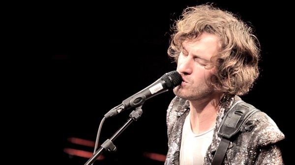 Vidéo exclusive : Florent Marchet en session rétro-futuriste pour Label Pop