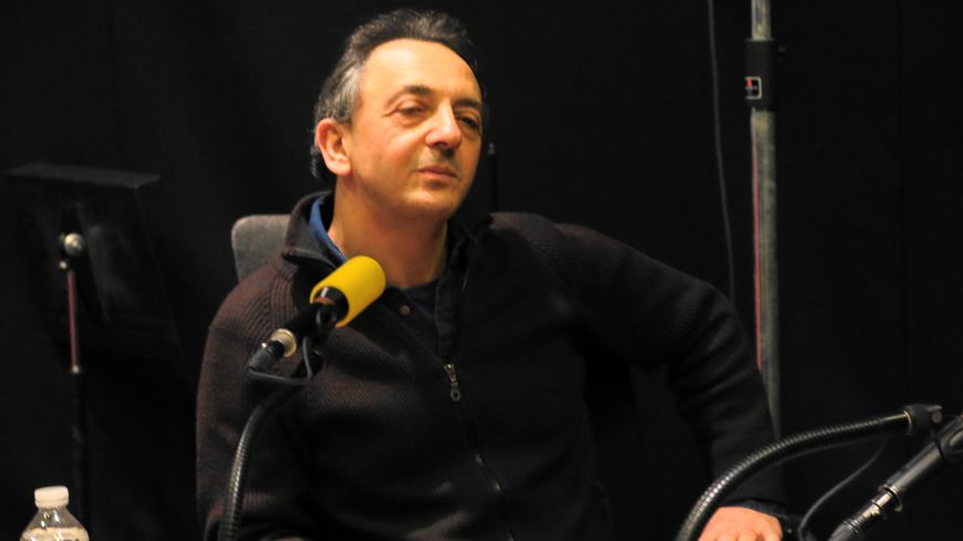 Sylvain Alzial, auteur jeunesse dans notre studio à Fance Culture