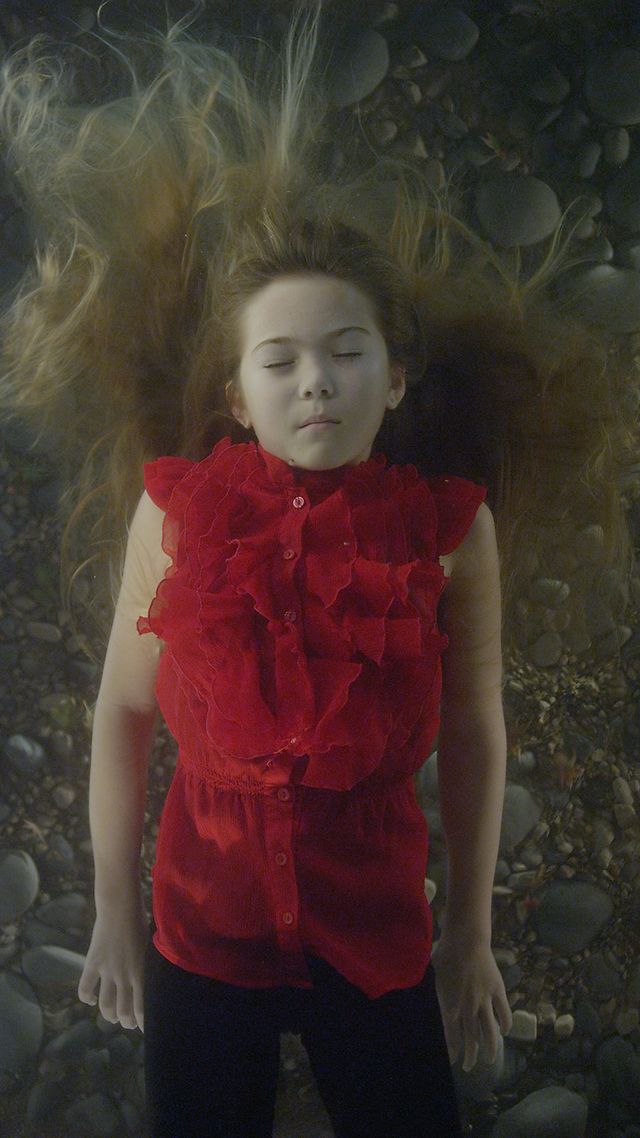 Bill Viola, The Dreamers (détail), 2013, installation vidéo sonore, sept écrans plasma verticaux, quatre canaux stéréo