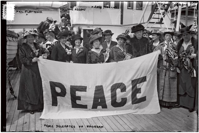 "Peace" : le féminisme s'engage dans le pacifisme pendant la Première Guerre Mondiale
