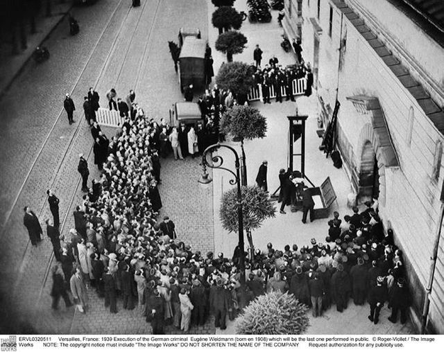 Exécution d'Eugène Weidmann le 17 juin 1939, la denière exécution publique en France..