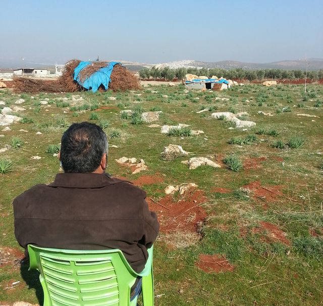 Au loin, Atmé, côté syrien