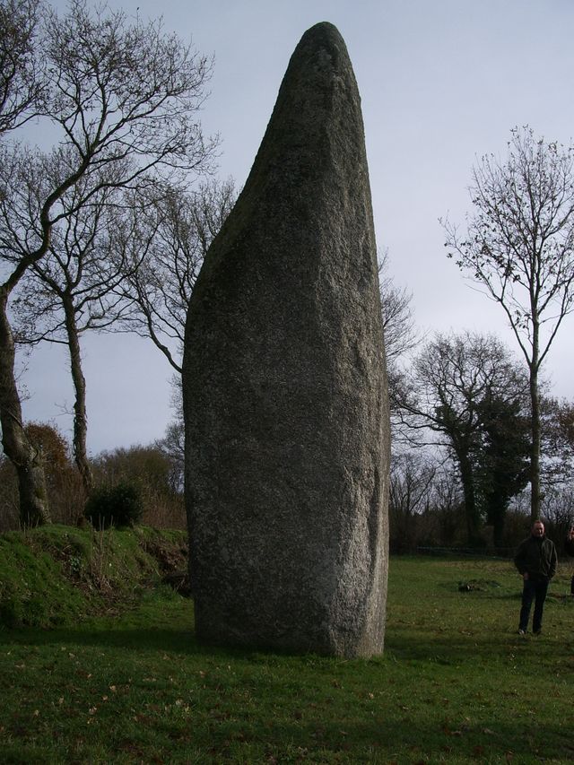 Plésidy (Côtes-d'Armor) - Menhir de Cailouan