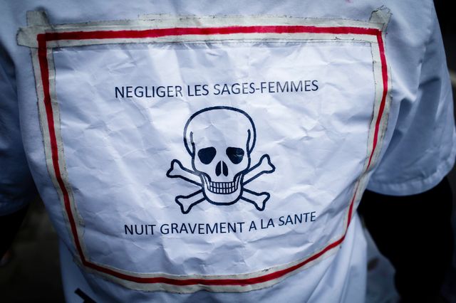Manifestation des sages femmes pour le changement de leur statut.