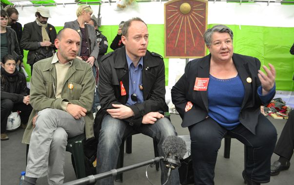 Denis Gravouil, secrétaire général de la CGT Spectacle (au centre) et Madeleine Louarn, présidente du Syndeac (à droite). (© Victor Tribot Laspière / France Musique)