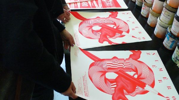 Affiche réalisée par Adrien Medhem lors de la venue des fondatrices de la revue Numéro zéro et de l’écrivain Claro.