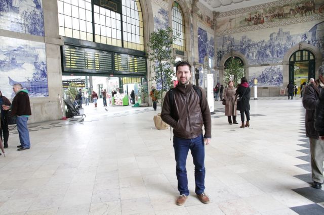 Fransisco Fereirra dans la gare de Porto