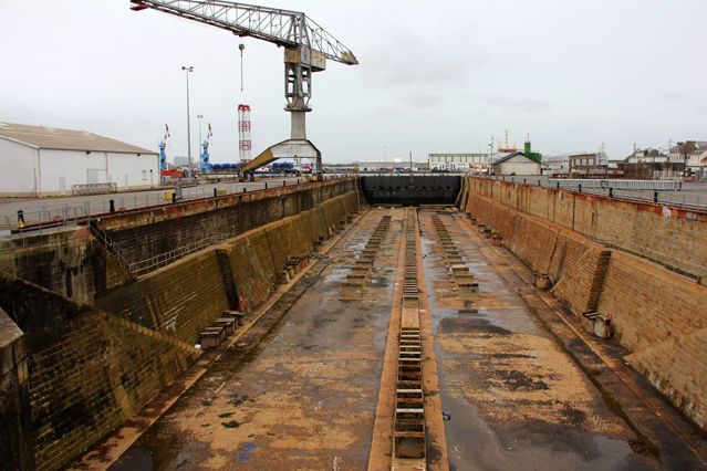 Cale sèche dans le port de St-Nazaire