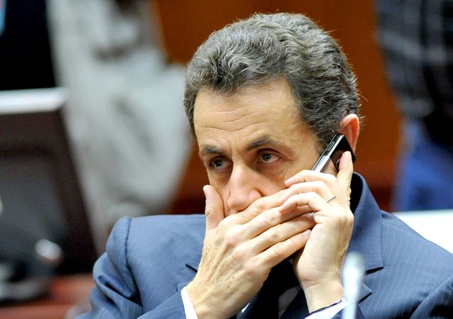 Nicolas Sarkozy au téléphone