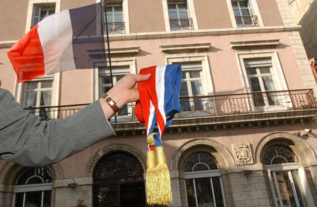 la tant coinvoitée écharpe de Maire