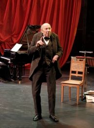 Michel Robin dans "Les méfaits du tabac"