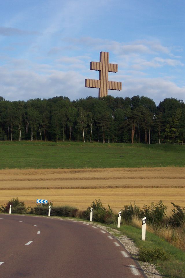 Colombey-les-Deux-Églises, la Croix de Lorraine du Mémorial