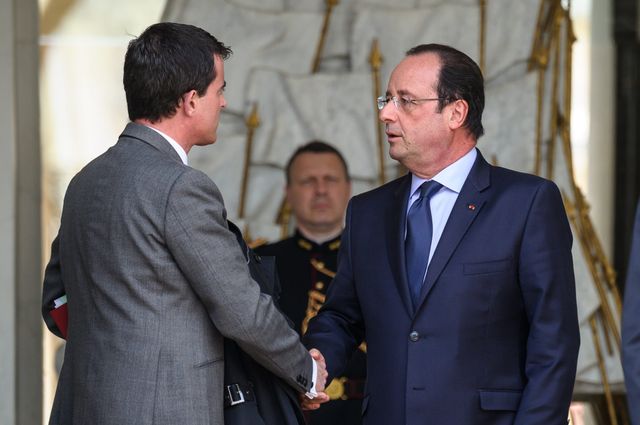 Manuel Valls et François Hollande sur le perron de l'Elysée