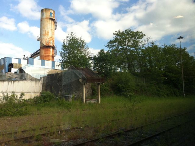Le long de la ligne de chemin de fer en direction de Givet