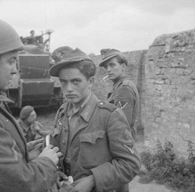 Soldats allemands capturés par l'armée britannique le 7 juin 1944