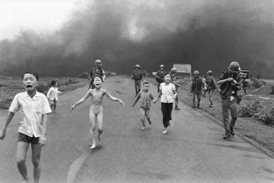 3 - Nick UT, Napalm Girl, village de Trang Bang, Vietnam du Sud 1972